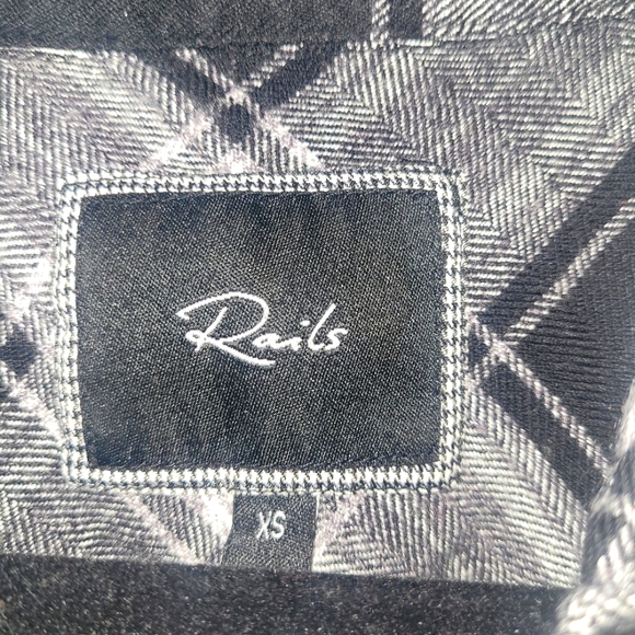 RAILS Hunter Dylan Button Down.  Size XS ⭐️Host Pick⭐️ - Picture 4 of 7